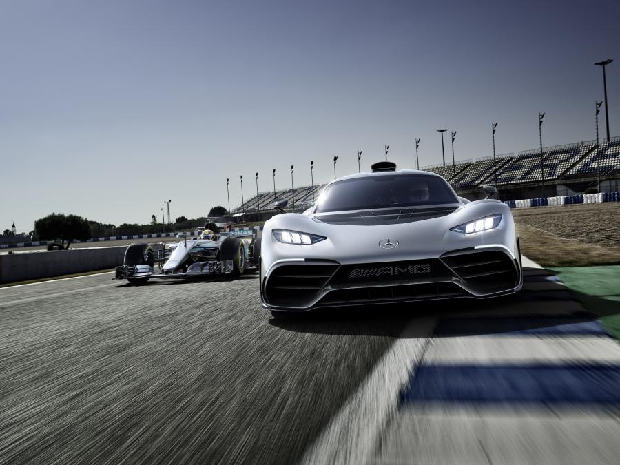  Mercedes-AMG Project ONE 2017 года  (фото 8 из 28)